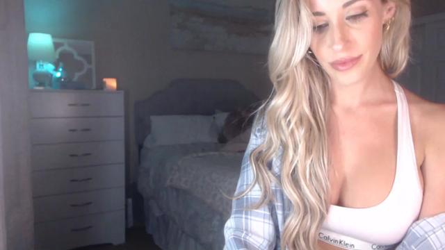 Gallery image thumbnail from Queen_bambii's myfreecams stream on, 10/05/2023, 07:28 image 15 of 20