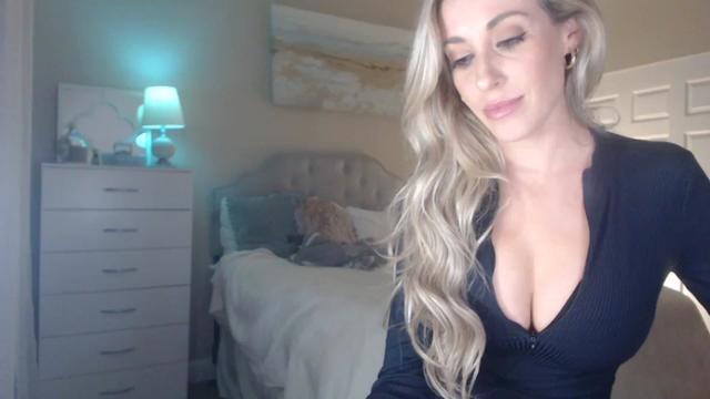 Gallery image thumbnail from Queen_bambii's myfreecams stream on, 01/30/2024, 06:32 image 6 of 20
