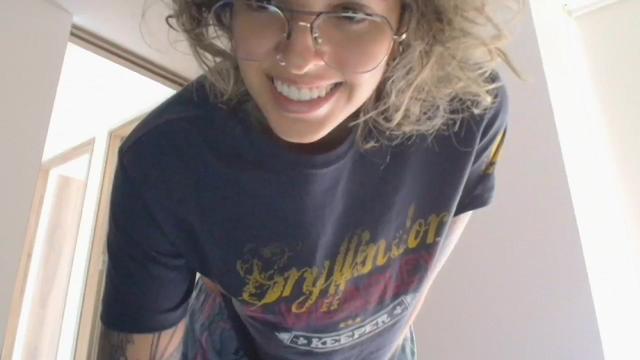 Gallery image thumbnail from RiversideCA's myfreecams stream on, 04/06/2024, 16:39 image 3 of 20