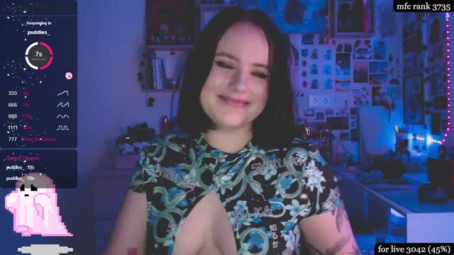 Gallery image thumbnail from RoomOfGhosts's myfreecams stream on, 03/13/2023, 01:49 image 9 of 20