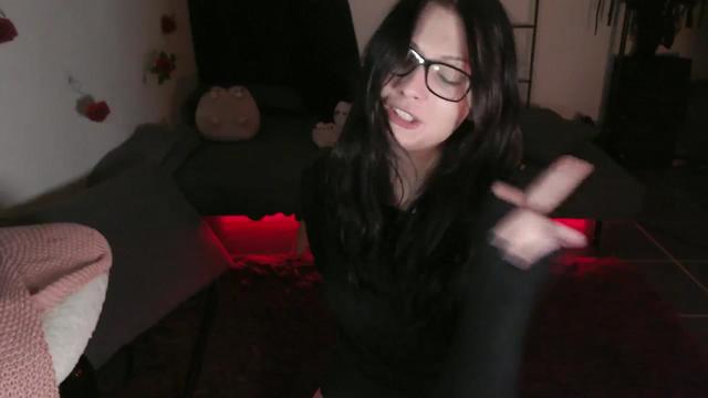Gallery image thumbnail from RoomToAvoid's myfreecams stream on, 04/19/2024, 07:09 image 10 of 20