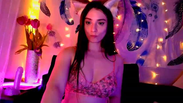 Gallery image thumbnail from Rose_n_Kiss's myfreecams stream on, 03/13/2023, 02:04 image 10 of 20