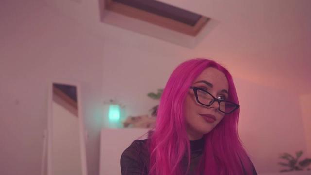 Gallery image thumbnail from Sarah_Pink's myfreecams stream on, 04/07/2024, 21:22 image 4 of 20