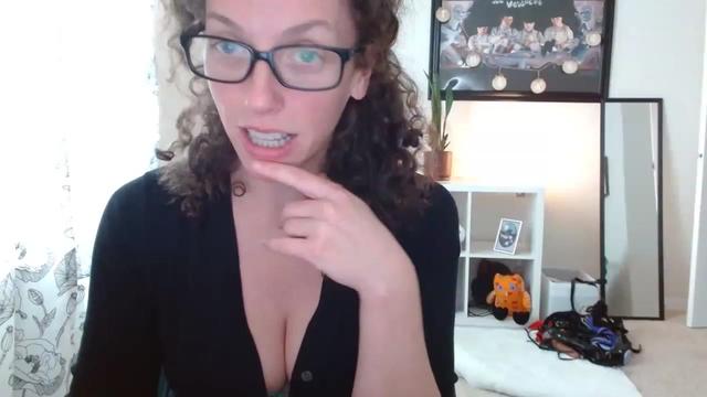 Gallery image thumbnail from Sarah_Stark's myfreecams stream on, 11/17/2022, 15:48 image 5 of 20