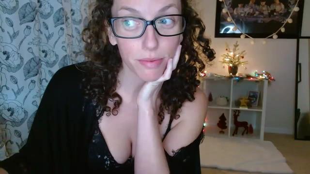 Gallery image thumbnail from Sarah_Stark's myfreecams stream on, 12/02/2022, 12:12 image 11 of 20