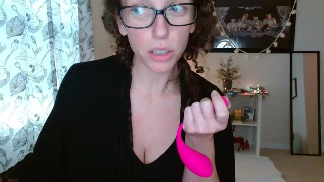 Gallery image thumbnail from Sarah_Stark's myfreecams stream on, 12/03/2022, 13:49 image 12 of 20