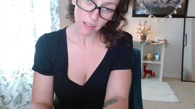 Gallery image thumbnail from Sarah_Stark's myfreecams stream on, 12/03/2022, 15:11 image 17 of 20