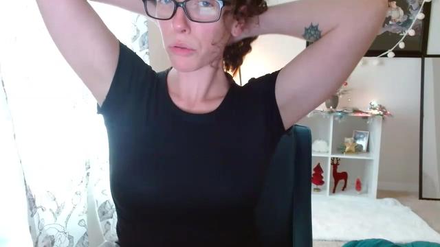 Gallery image thumbnail from Sarah_Stark's myfreecams stream on, 12/19/2022, 15:33 image 9 of 20