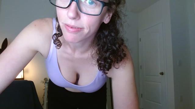 Gallery image thumbnail from Sarah_Stark's myfreecams stream on, 01/04/2023, 12:40 image 19 of 20