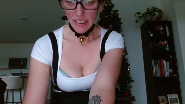 Gallery image thumbnail from Sarah_Stark's myfreecams stream on, 01/05/2023, 13:05 image 17 of 20