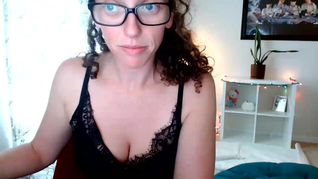 Gallery image thumbnail from Sarah_Stark's myfreecams stream on, 01/12/2023, 15:41 image 18 of 20