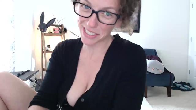 Gallery image thumbnail from Sarah_Stark's myfreecams stream on, 04/04/2024, 16:46 image 7 of 20