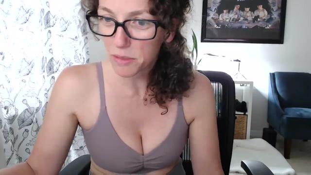 Gallery image thumbnail from Sarah_Stark's myfreecams stream on, 04/10/2024, 14:04 image 8 of 20