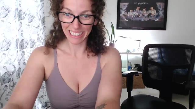 Gallery image thumbnail from Sarah_Stark's myfreecams stream on, 04/10/2024, 14:04 image 5 of 20