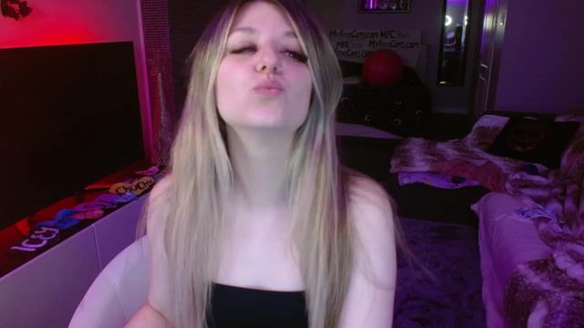 Gallery image thumbnail from Serafina's myfreecams stream on, 02/04/2024, 08:35 image 2 of 20