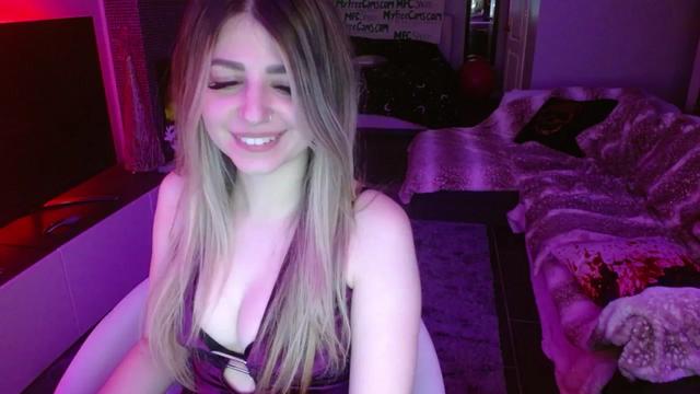 Gallery image thumbnail from Serafina's myfreecams stream on, 02/15/2024, 04:46 image 17 of 20
