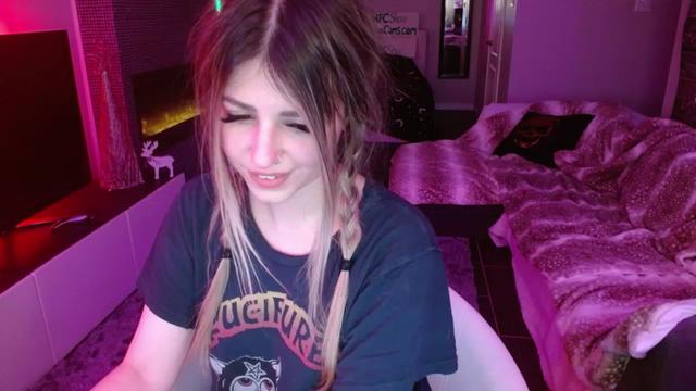 Gallery image thumbnail from Serafina's myfreecams stream on, 02/19/2024, 07:07 image 17 of 20