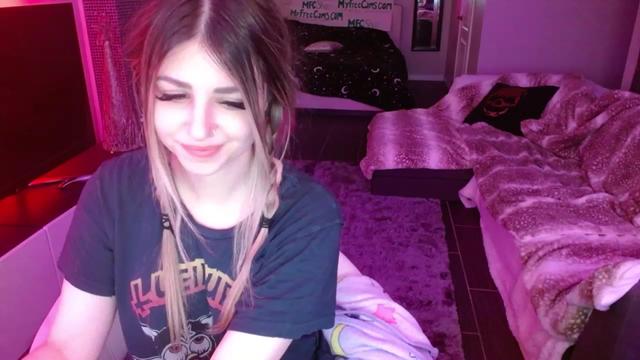 Gallery image thumbnail from Serafina's myfreecams stream on, 02/19/2024, 07:07 image 3 of 20