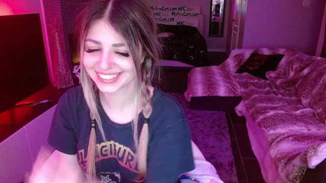 Gallery image thumbnail from Serafina's myfreecams stream on, 02/19/2024, 07:07 image 8 of 20