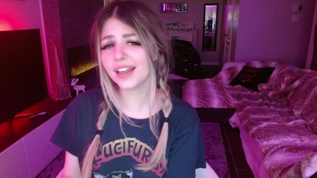Gallery image thumbnail from Serafina's myfreecams stream on, 02/19/2024, 07:07 image 14 of 20