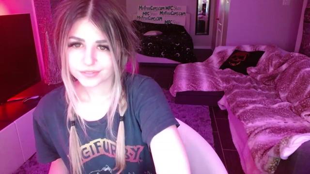 Gallery image thumbnail from Serafina's myfreecams stream on, 02/19/2024, 07:07 image 20 of 20