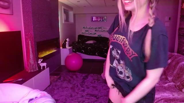 Gallery image thumbnail from Serafina's myfreecams stream on, 02/19/2024, 07:07 image 9 of 20