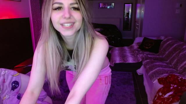 Gallery image thumbnail from Serafina's myfreecams stream on, 02/29/2024, 03:46 image 10 of 20