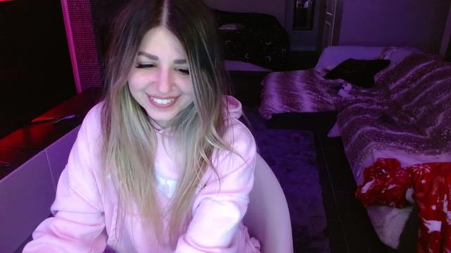Gallery image thumbnail from Serafina's myfreecams stream on, 03/16/2024, 04:44 image 8 of 20