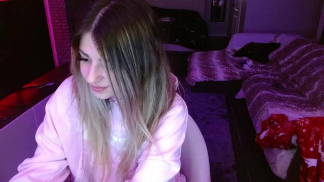 Gallery image thumbnail from Serafina's myfreecams stream on, 03/16/2024, 04:44 image 15 of 20
