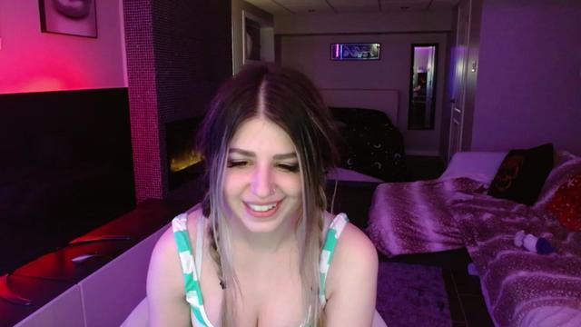 Gallery image thumbnail from Serafina's myfreecams stream on, 03/18/2024, 04:25 image 6 of 20