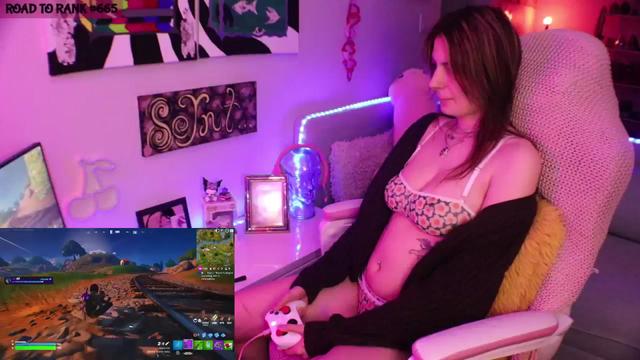 Gallery image thumbnail from Seynt's myfreecams stream on, 04/22/2024, 05:01 image 4 of 20