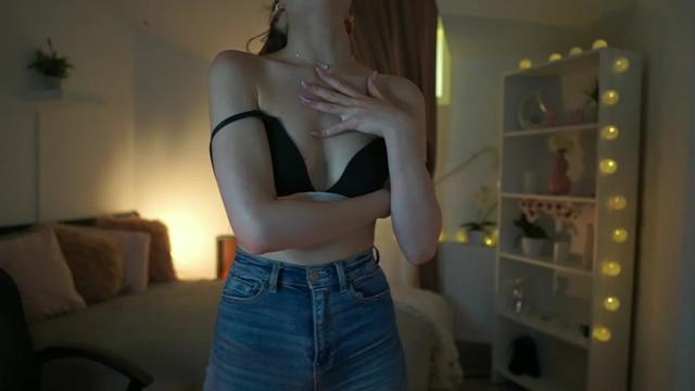 Gallery image thumbnail from Shy_jane's myfreecams stream on, 05/07/2023, 14:25 image 17 of 20