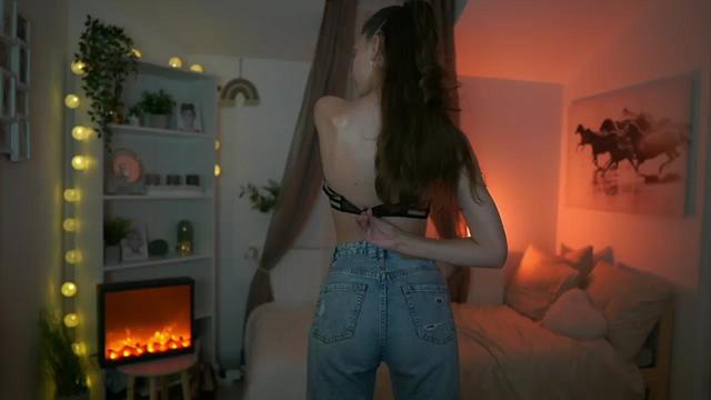 Gallery image thumbnail from Shy_jane's myfreecams stream on, 04/18/2024, 13:07 image 15 of 20