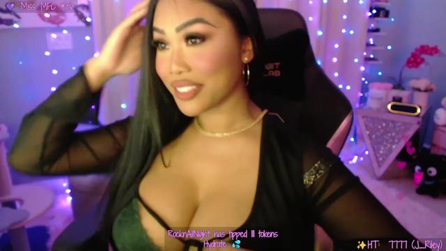Gallery image thumbnail from SinCityVEE's myfreecams stream on, 03/19/2023, 07:36 image 6 of 20