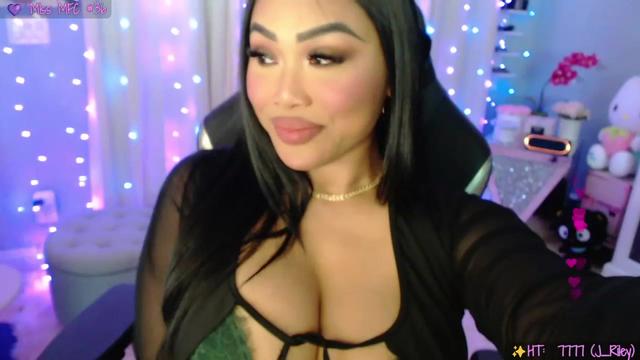 Gallery image thumbnail from SinCityVEE's myfreecams stream on, 03/19/2023, 07:36 image 5 of 20