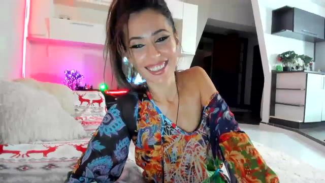 Gallery image thumbnail from SmileyTinaa's myfreecams stream on, 11/18/2022, 24:03 image 18 of 20