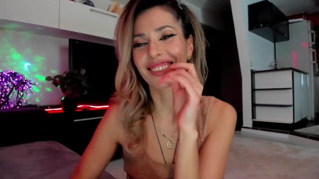 Gallery image thumbnail from SmileyTinaa's myfreecams stream on, 03/11/2024, 21:37 image 14 of 20