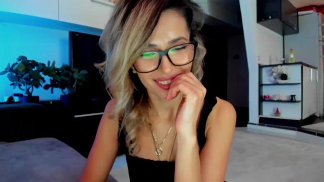Gallery image thumbnail from SmileyTinaa's myfreecams stream on, 03/27/2024, 03:00 image 18 of 20