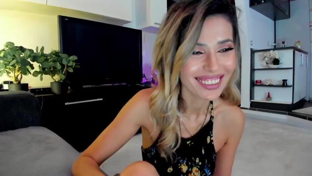 Gallery image thumbnail from SmileyTinaa's myfreecams stream on, 03/27/2024, 21:56 image 20 of 20