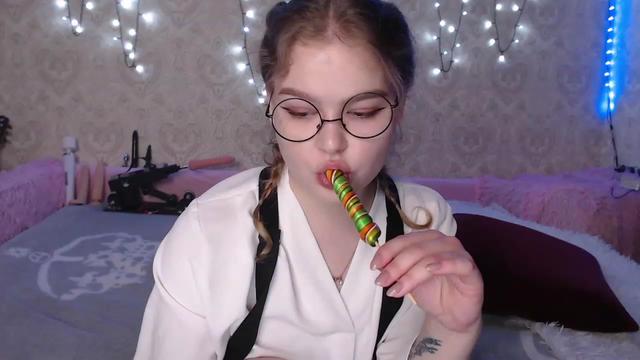 Gallery image thumbnail from Sugar_Cheeks's myfreecams stream on, 09/03/2023, 22:13 image 5 of 20