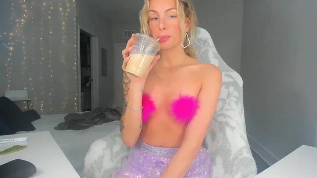 Gallery image thumbnail from Tati_Rae's myfreecams stream on, 02/14/2023, 18:38 image 4 of 20