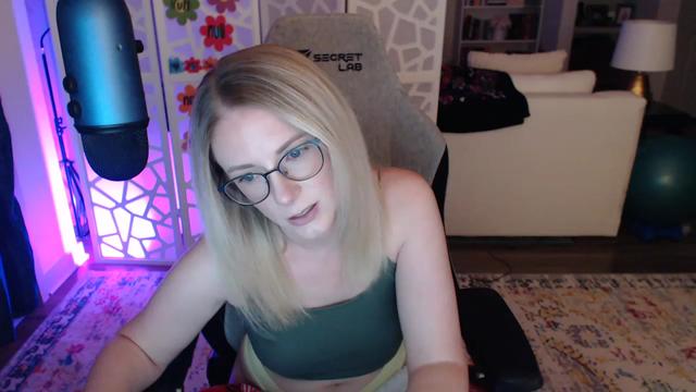 Gallery image thumbnail from TeecakeAvery's myfreecams stream on, 05/10/2023, 04:07 image 12 of 20