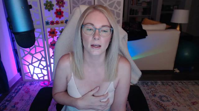 Gallery image thumbnail from TeecakeAvery's myfreecams stream on, 05/13/2023, 02:54 image 7 of 20