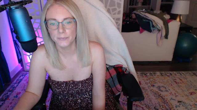 Gallery image thumbnail from TeecakeAvery's myfreecams stream on, 05/15/2023, 03:20 image 5 of 20