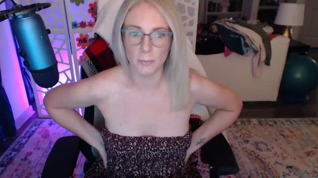 Gallery image thumbnail from TeecakeAvery's myfreecams stream on, 05/15/2023, 03:20 image 19 of 20