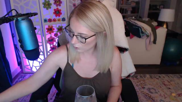 Gallery image thumbnail from TeecakeAvery's myfreecams stream on, 05/17/2023, 02:53 image 4 of 20
