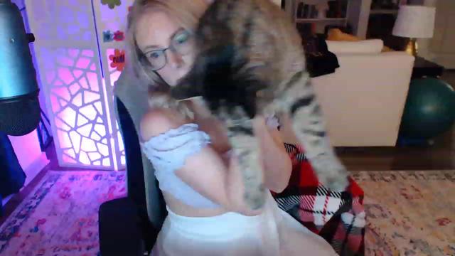 Gallery image thumbnail from TeecakeAvery's myfreecams stream on, 05/19/2023, 04:58 image 4 of 20