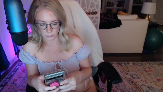 Gallery image thumbnail from TeecakeAvery's myfreecams stream on, 05/19/2023, 04:58 image 19 of 20