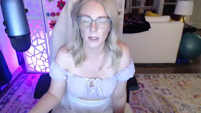 Gallery image thumbnail from TeecakeAvery's myfreecams stream on, 05/19/2023, 04:58 image 13 of 20