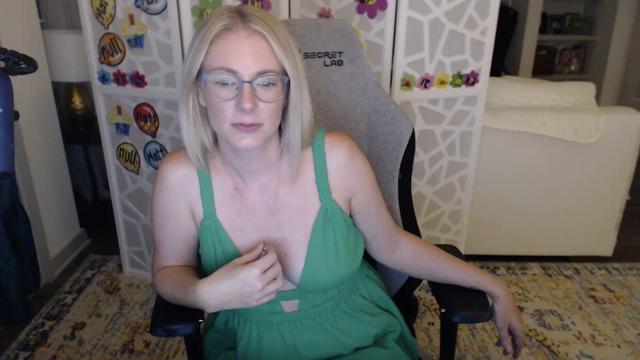 Gallery image thumbnail from TeecakeAvery's myfreecams stream on, 07/01/2023, 03:55 image 16 of 20